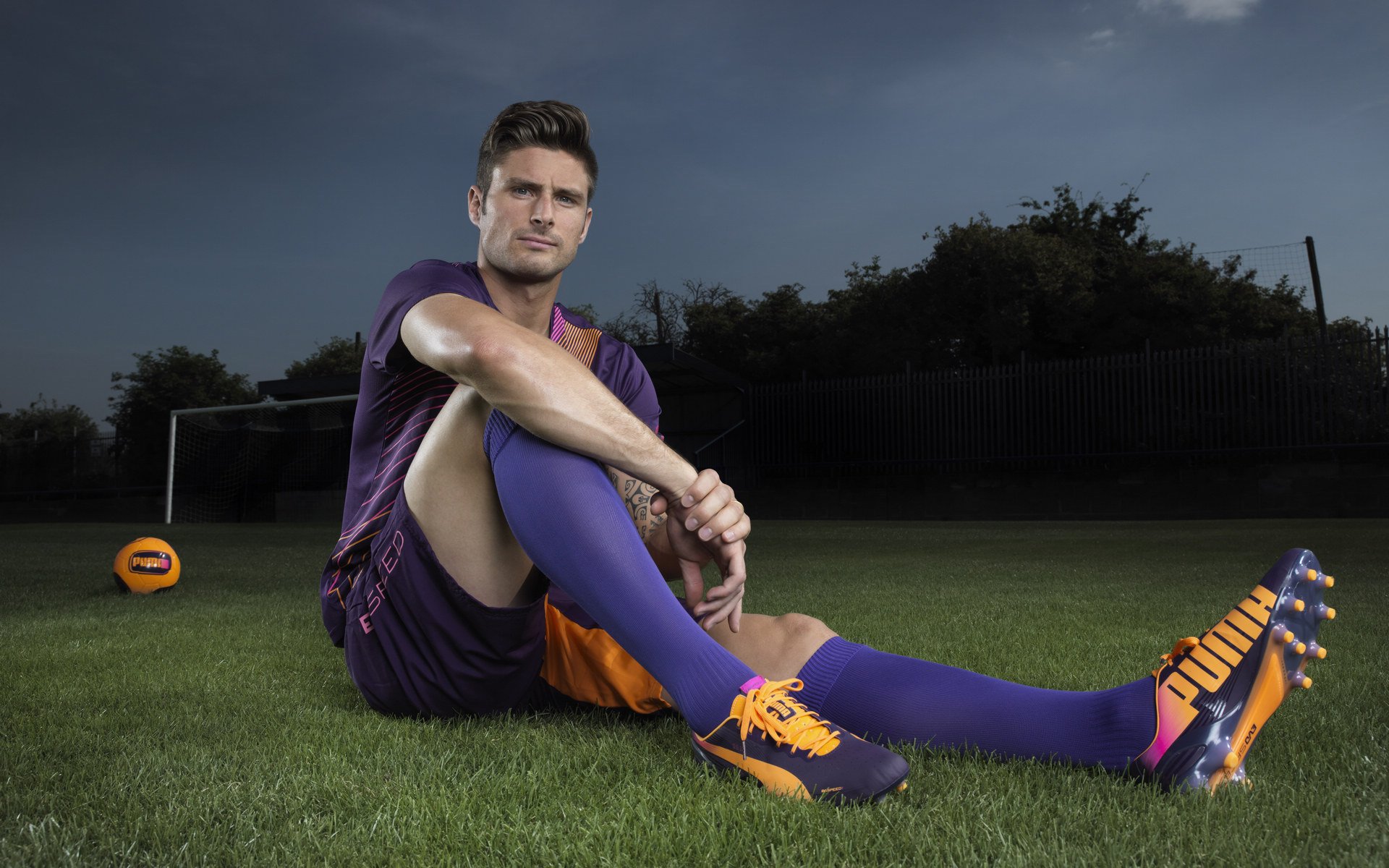 电子竞技足球比赛成为新潮流,吸引大批年轻观众,电竞足球项目